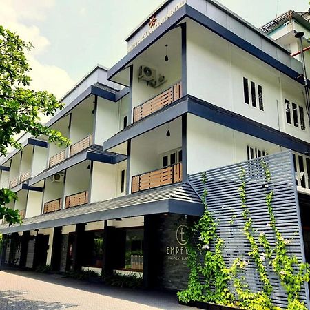 Emperor-Hotel Rachana Continental Pvt Ltd Kizhake Chālakudi المظهر الخارجي الصورة