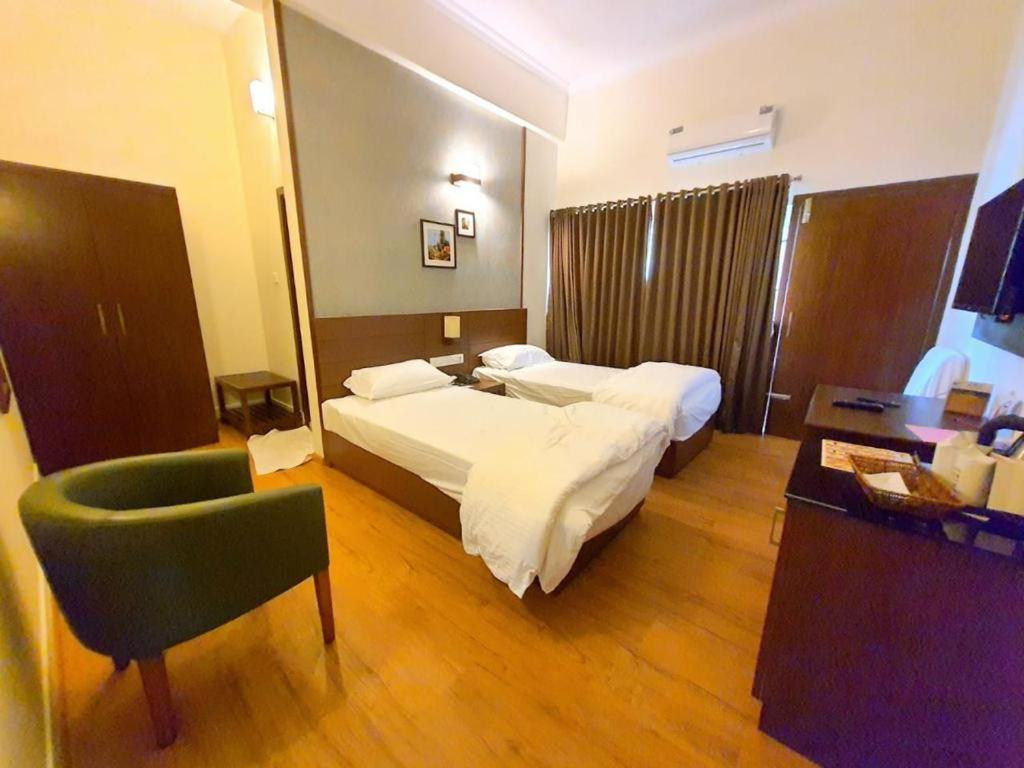 Emperor-Hotel Rachana Continental Pvt Ltd Kizhake Chālakudi المظهر الخارجي الصورة