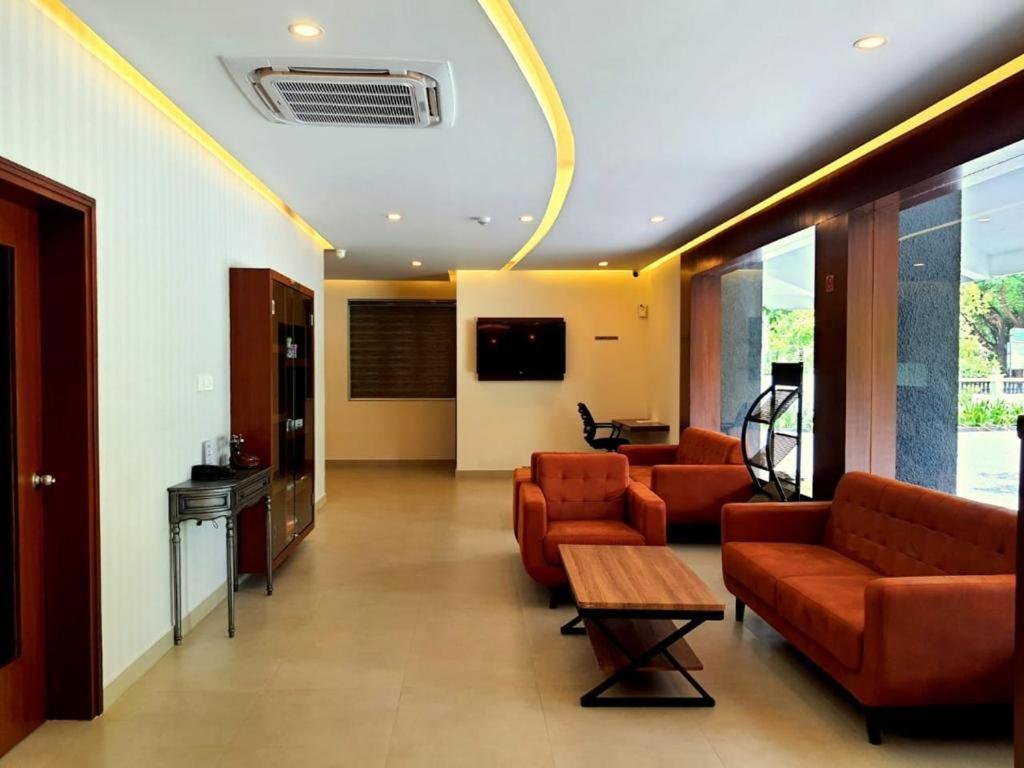 Emperor-Hotel Rachana Continental Pvt Ltd Kizhake Chālakudi المظهر الخارجي الصورة