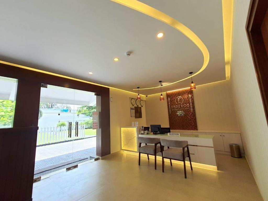Emperor-Hotel Rachana Continental Pvt Ltd Kizhake Chālakudi المظهر الخارجي الصورة