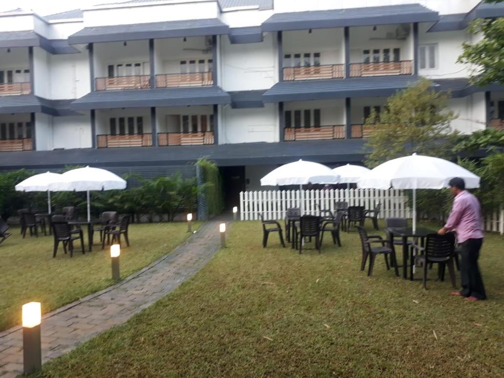 Emperor-Hotel Rachana Continental Pvt Ltd Kizhake Chālakudi المظهر الخارجي الصورة