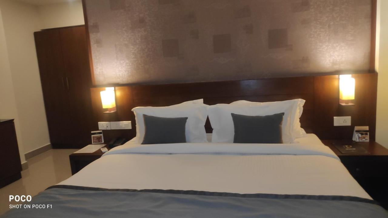 Emperor-Hotel Rachana Continental Pvt Ltd Kizhake Chālakudi المظهر الخارجي الصورة