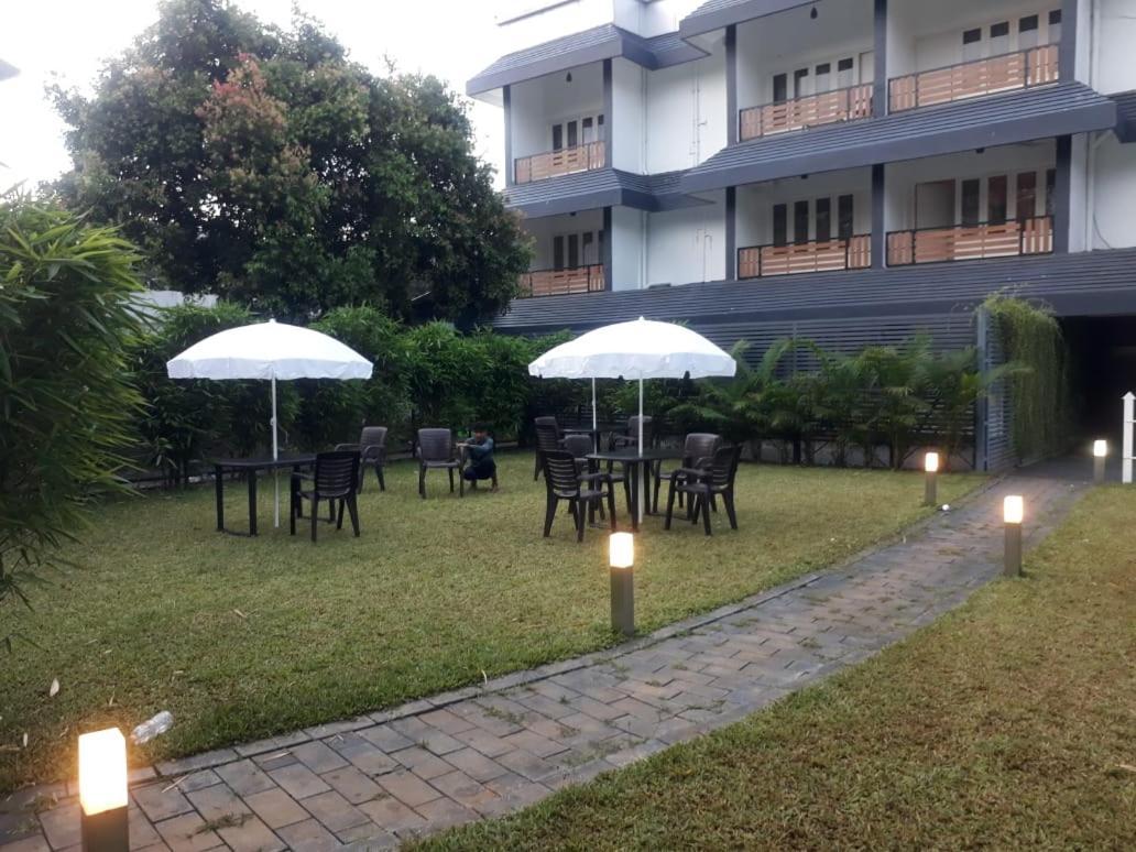 Emperor-Hotel Rachana Continental Pvt Ltd Kizhake Chālakudi المظهر الخارجي الصورة