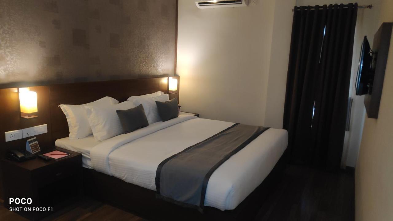 Emperor-Hotel Rachana Continental Pvt Ltd Kizhake Chālakudi المظهر الخارجي الصورة