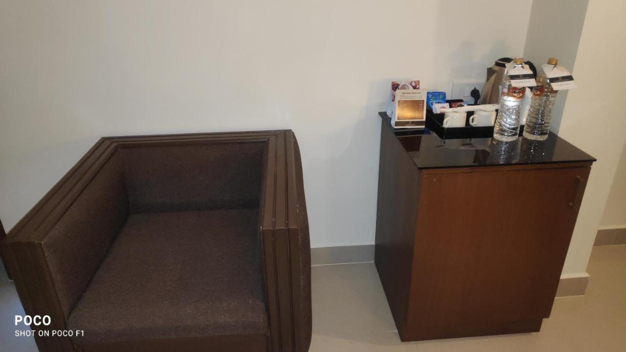 Emperor-Hotel Rachana Continental Pvt Ltd Kizhake Chālakudi المظهر الخارجي الصورة