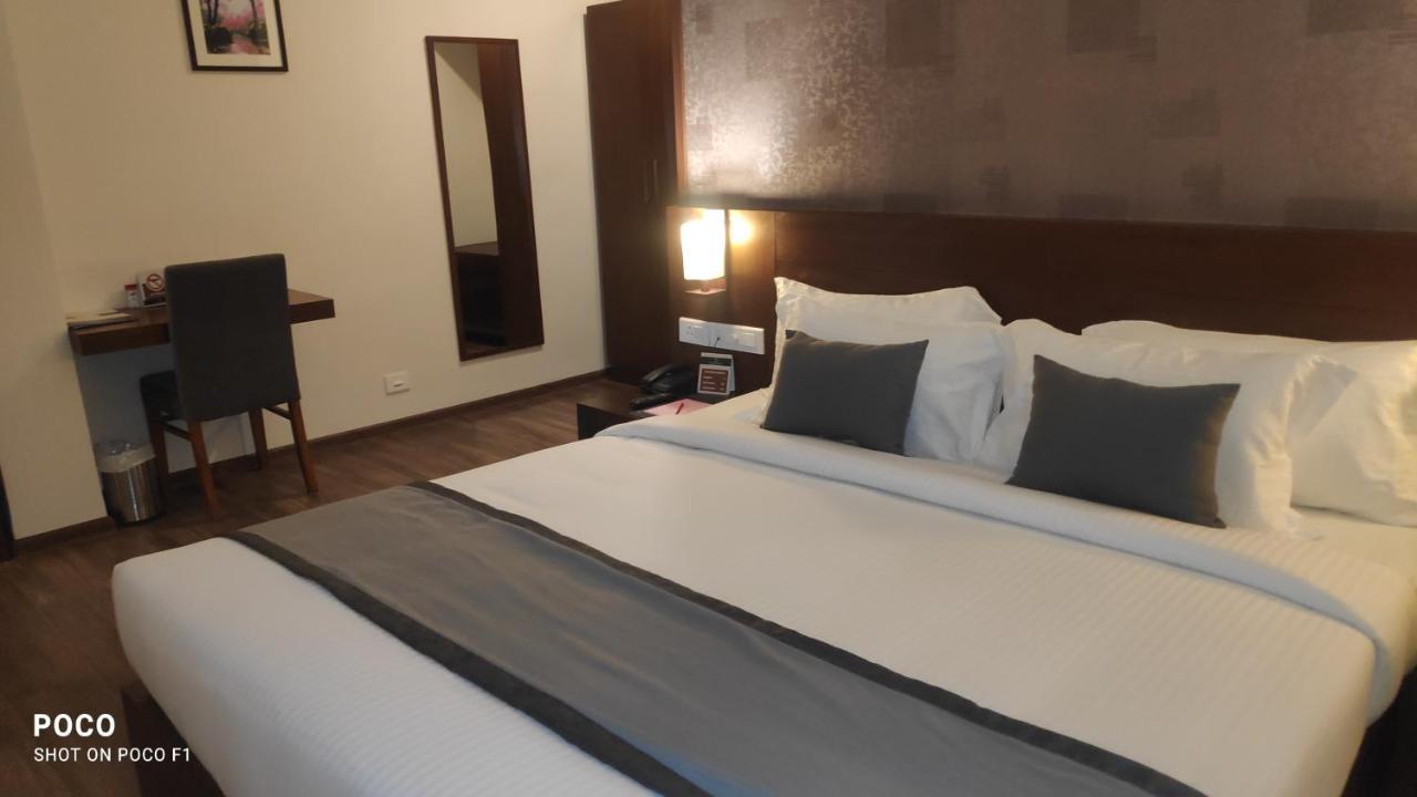 Emperor-Hotel Rachana Continental Pvt Ltd Kizhake Chālakudi المظهر الخارجي الصورة