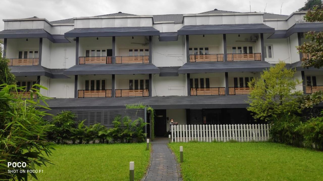 Emperor-Hotel Rachana Continental Pvt Ltd Kizhake Chālakudi المظهر الخارجي الصورة